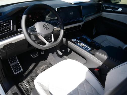 2025 Volkswagen Atlas Cross Sport 2.0T SEL Premium R-Line