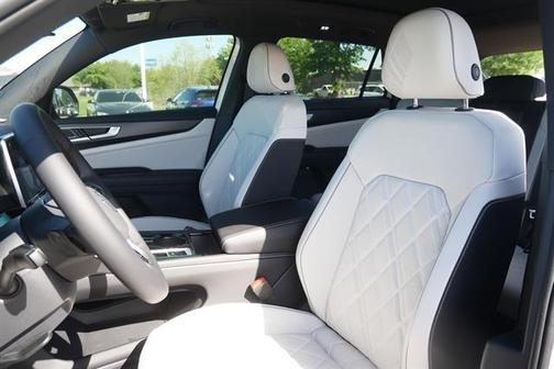2025 Volkswagen Atlas Cross Sport 2.0T SEL Premium R-Line