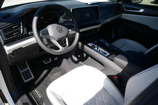 2025 Volkswagen Atlas Cross Sport 2.0T SEL Premium R-Line