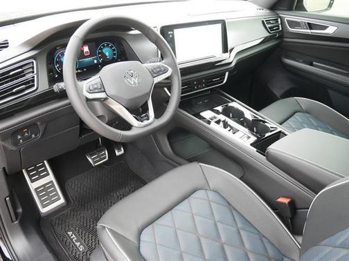 2025 Volkswagen Atlas Cross Sport 2.0T SEL Premium R-Line