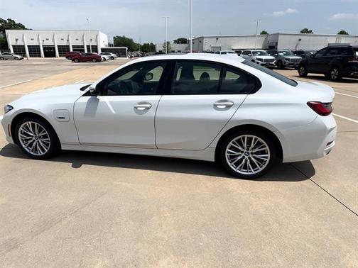 2023 BMW 330e xDrive