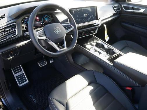 2025 Volkswagen Atlas Cross Sport 2.0T SEL R-Line Black