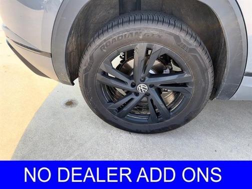 2025 Volkswagen Atlas Cross Sport 2.0T SEL R-Line Black