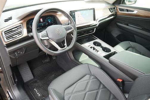 2025 Volkswagen Atlas 2.0T SE