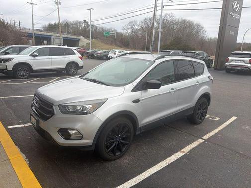 Ingot Silver 2017 Ford Escape SE