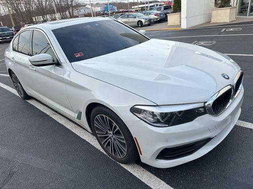 Alpine White 2019 BMW 530 i xDrive