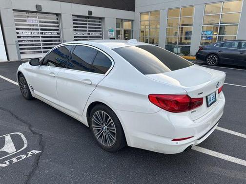 Alpine White 2019 BMW 530 i xDrive