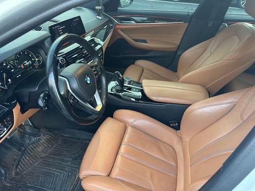 Alpine White 2019 BMW 530 i xDrive
