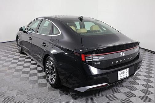 2025 Hyundai SONATA Hybrid Limited