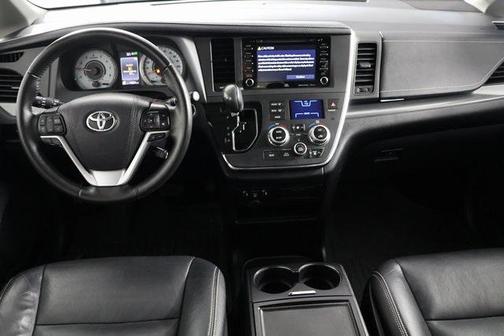 2019 Toyota Sienna SE