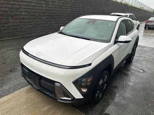 Atlas White 2025 Hyundai KONA SEL