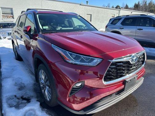 2024 Toyota Highlander Hybrid Platinum