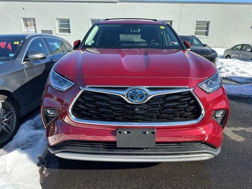 2024 Toyota Highlander Hybrid Platinum