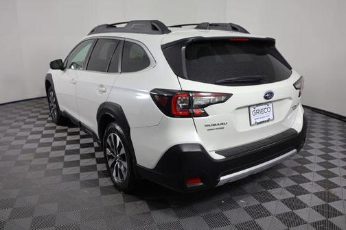 Crystal White Pearl 2023 Subaru Outback Limited