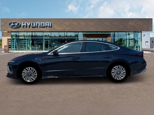 2025 Hyundai SONATA Hybrid SE