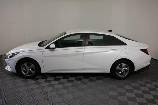 2022 Hyundai ELANTRA SE