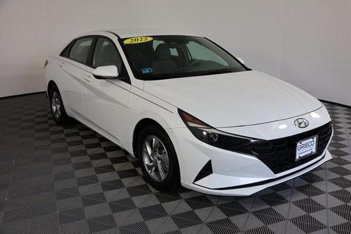 2022 Hyundai ELANTRA SE