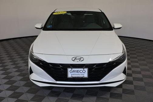 2022 Hyundai ELANTRA SE