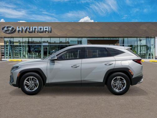 Shimmering Silver 2026 Hyundai TUCSON SE