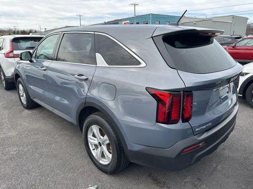 Everlasting Silver 2023 Kia Sorento LX