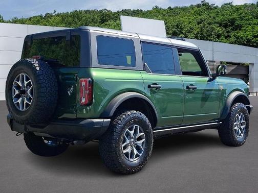ERUPTION GREEN METALLIC 2025 Ford Bronco BADLANDS