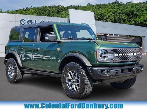 ERUPTION GREEN METALLIC 2025 Ford Bronco BADLANDS