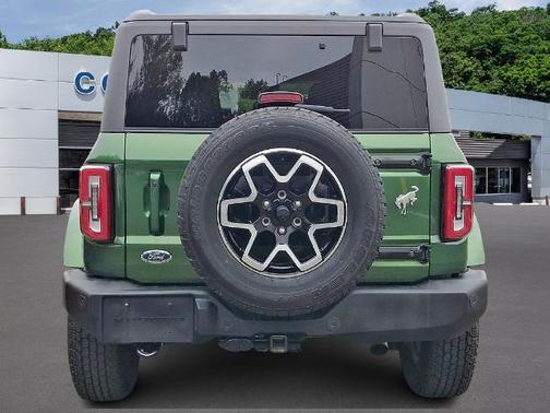 ERUPTION GREEN METALLIC 2022 Ford Bronco OUTER BANKS