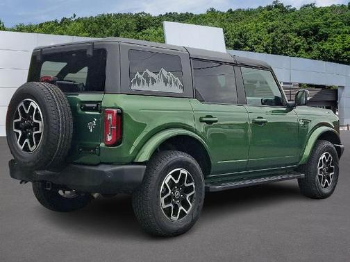 ERUPTION GREEN METALLIC 2022 Ford Bronco OUTER BANKS