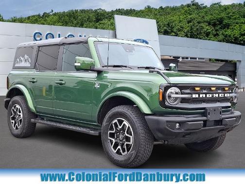 ERUPTION GREEN METALLIC 2022 Ford Bronco OUTER BANKS