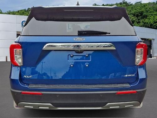 ATLAS BLUE METALLIC 2022 Ford Explorer XLT