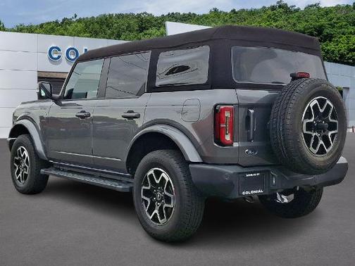 CARBONIZED GRAY METALLIC 2023 Ford Bronco OUTER BANKS