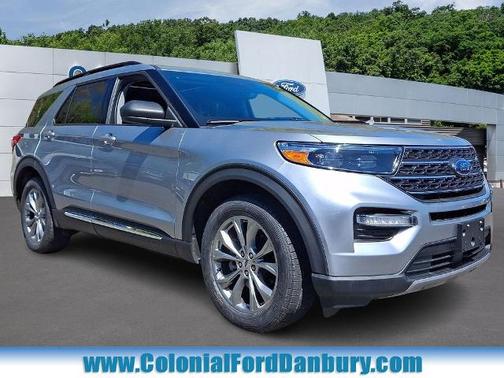 ICONIC SILVER METALLIC 2023 Ford Explorer XLT