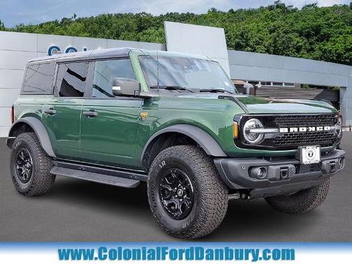 ERUPTION GREEN METALLIC 2025 Ford Bronco BADLANDS