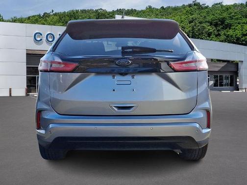 ICONIC SILVER 2022 Ford Edge SE