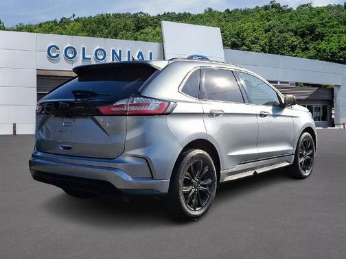 ICONIC SILVER 2022 Ford Edge SE
