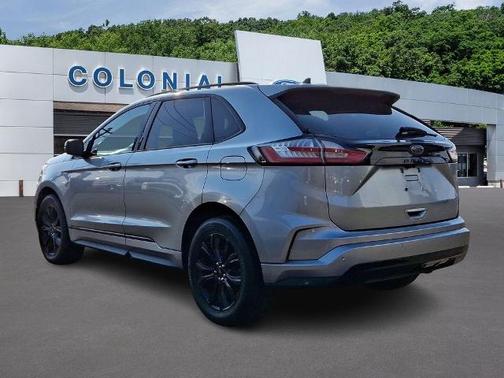 ICONIC SILVER 2022 Ford Edge SE