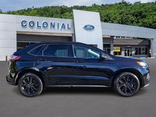 2022 Ford Edge SE