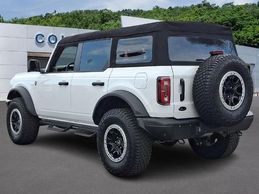 OXFORD WHITE 2023 Ford Bronco BADLANDS