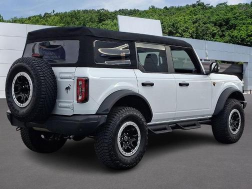 OXFORD WHITE 2023 Ford Bronco BADLANDS