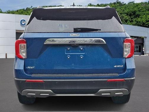 ATLAS BLUE METALLIC 2022 Ford Explorer XLT