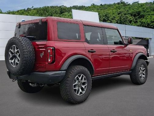 RUBY RED MET TNTD CLEARCOAT 2025 Ford Bronco BADLANDS