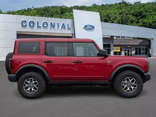 RUBY RED MET TNTD CLEARCOAT 2025 Ford Bronco BADLANDS