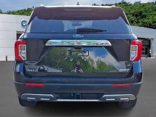 AGATE BLACK METALLIC 2024 Ford Explorer XLT