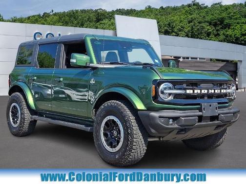 ERUPTION GREEN METALLIC 2023 Ford Bronco OUTER BANKS