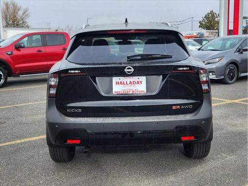 2025 Nissan Kicks SR