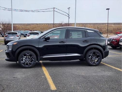 2025 Nissan Kicks SR