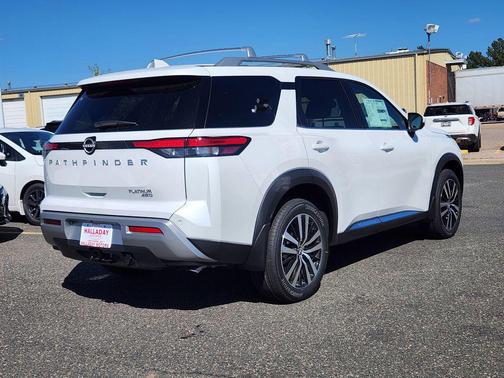 2025 Nissan Pathfinder Platinum 4WD