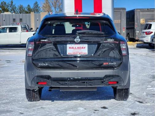 2025 Nissan Kicks SR