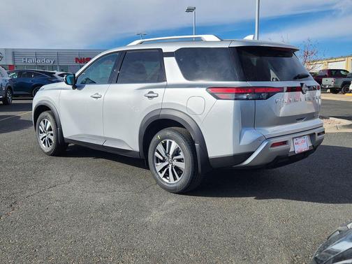 2025 Nissan Pathfinder SL 4WD