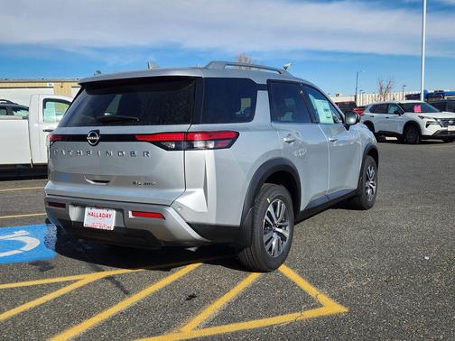 2025 Nissan Pathfinder SL 4WD